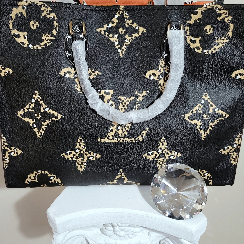 -SOLD- *New* Limited Edition On the Go Jungle Tote